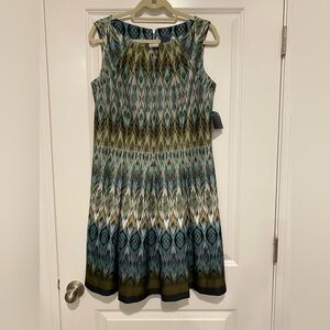 SALE Gabby Skye NWT sleeveless fit and flare geometric patterned dress